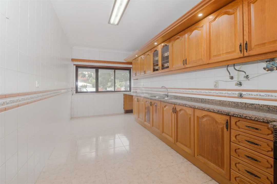Apartamento T3 para Arrendamento em Santo Antonio da Charneca Foto 2