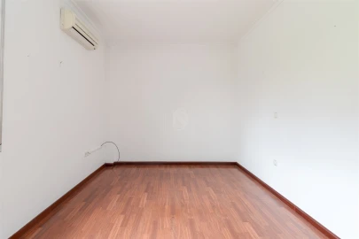 Apartamento T3 para Arrendamento em Santo Antonio da Charneca