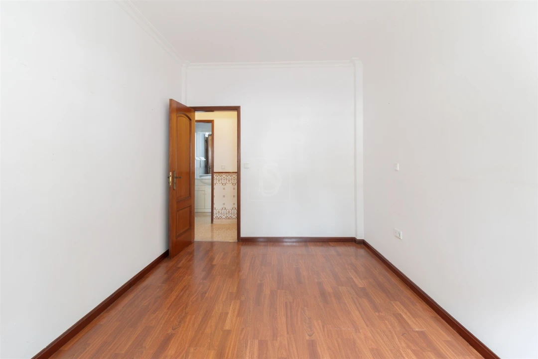 Apartamento T3 para Arrendamento em Santo Antonio da Charneca Foto 10