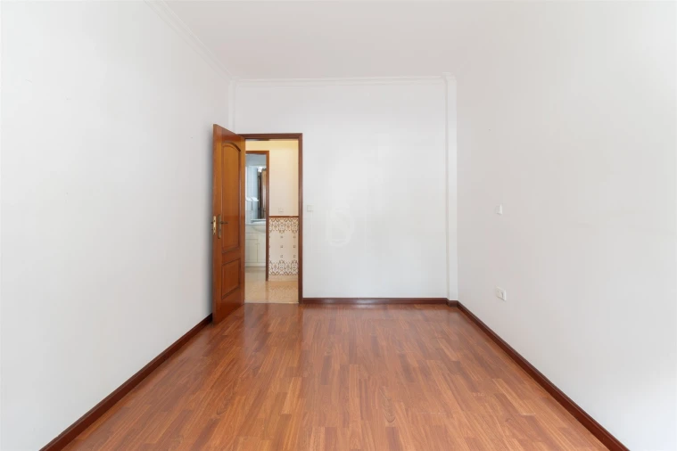 Apartamento T3 para Arrendamento em Santo Antonio da Charneca Foto 10