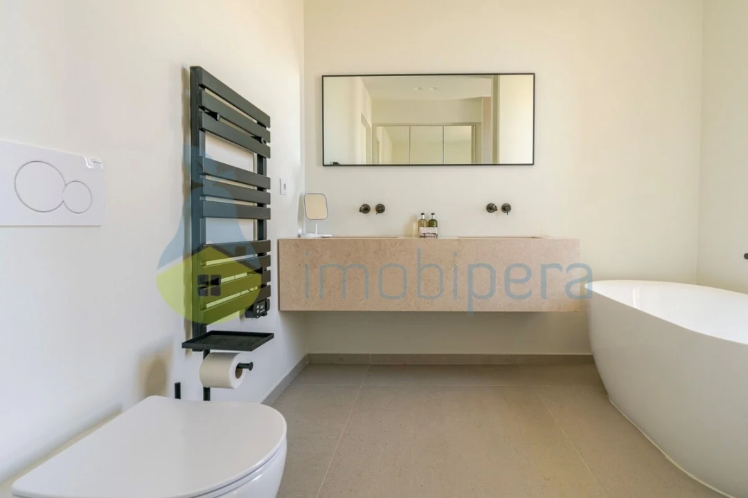 Moradia T4 para Venda em Santa Barbara de Nexe Foto 22
