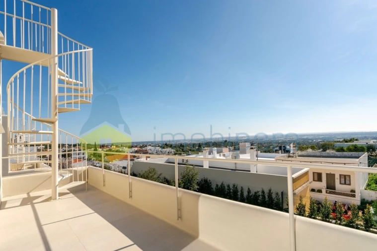Moradia T4 para Venda em Santa Barbara de Nexe Foto 19