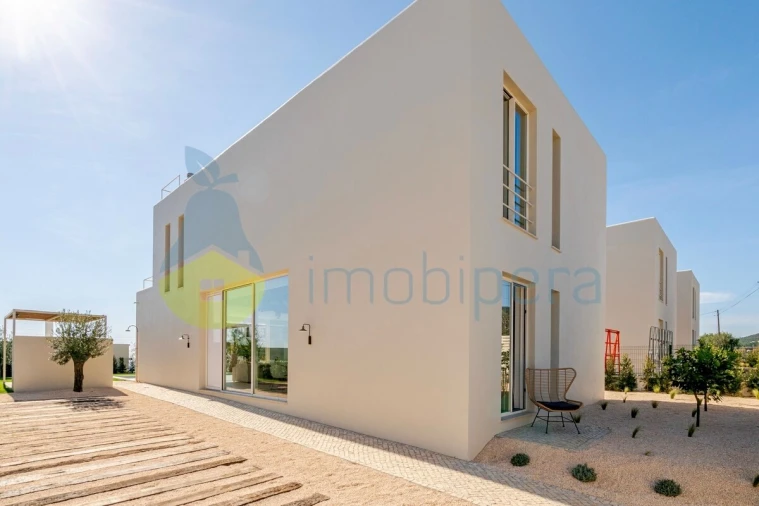 Moradia T4 para Venda em Santa Barbara de Nexe Foto 26