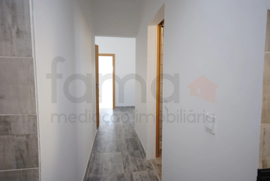 Apartamento T2 para Arrendamento em São Domingos de Rana Foto 9