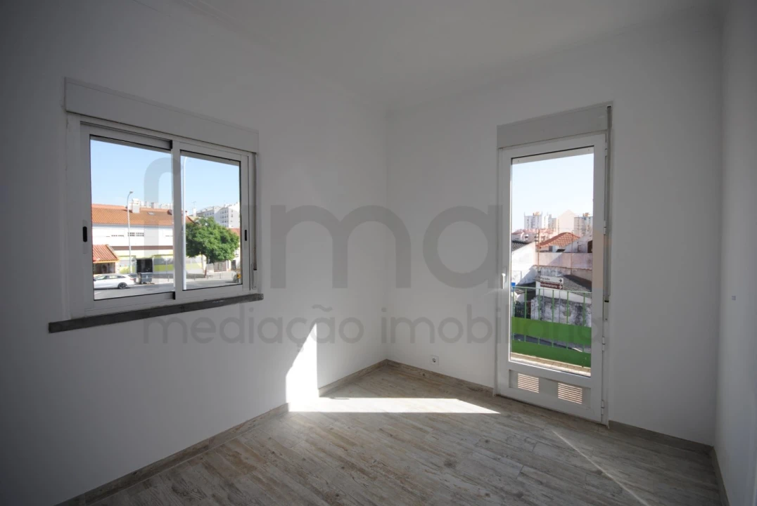 Apartamento T2 para Arrendamento em São Domingos de Rana Foto 10
