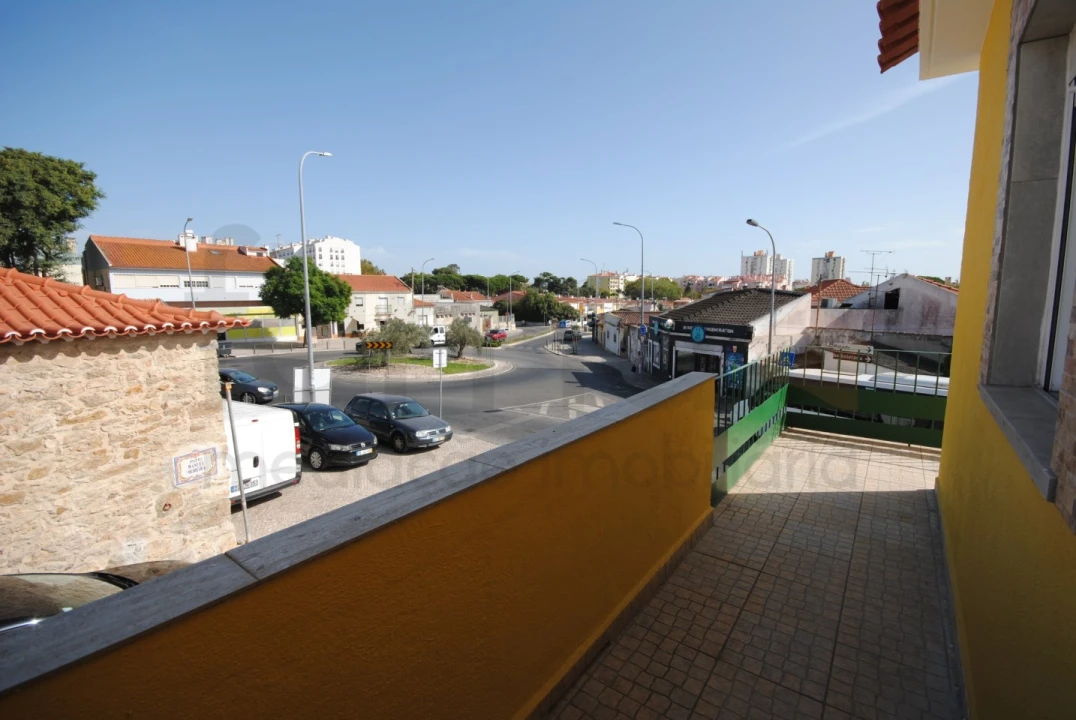 Apartamento T2 para Arrendamento em São Domingos de Rana Foto 15