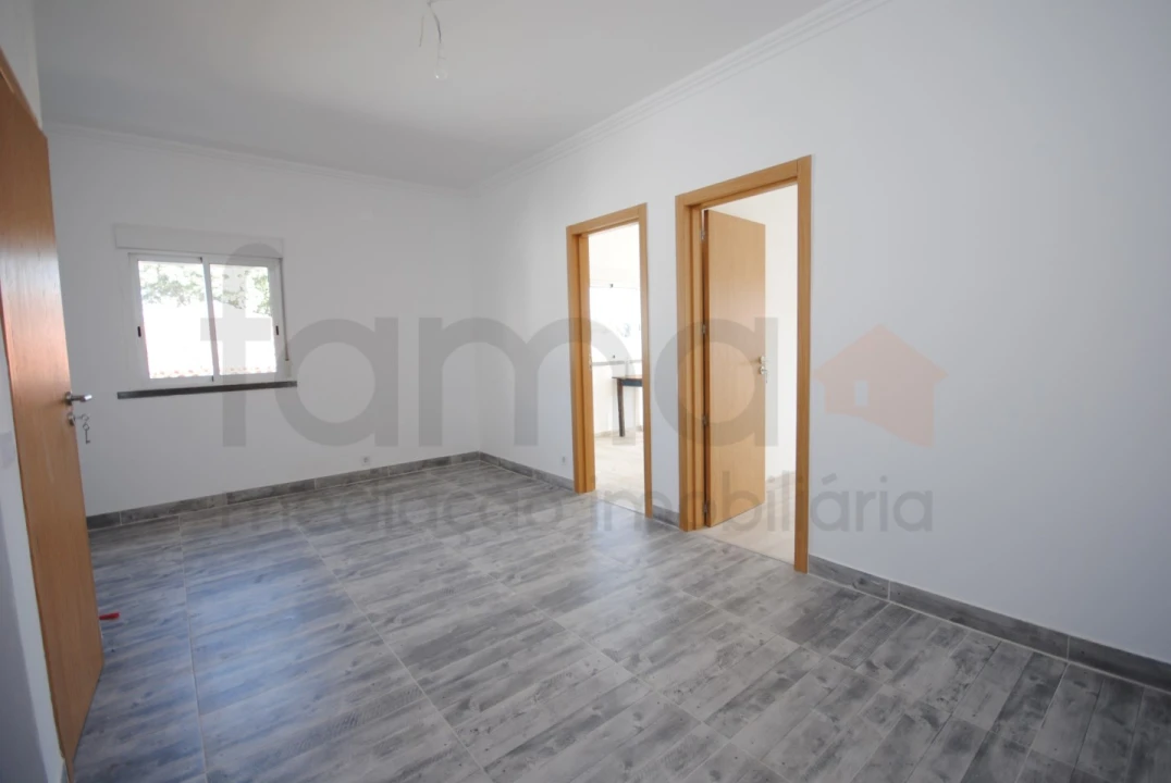 Apartamento T2 para Arrendamento em São Domingos de Rana Foto 23
