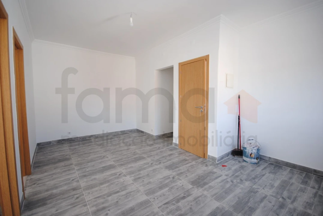 Apartamento T2 para Arrendamento em São Domingos de Rana Foto 25
