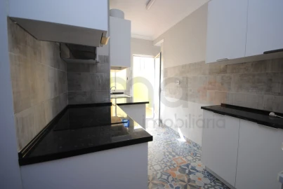Apartamento T2 para Arrendamento em São Domingos de Rana