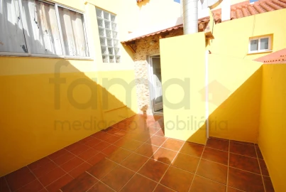 Apartamento T2 para Arrendamento em São Domingos de Rana