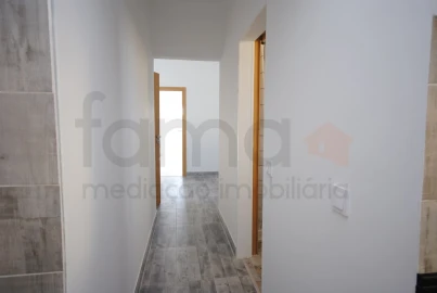 Apartamento T2 para Arrendamento em São Domingos de Rana