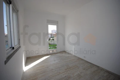 Apartamento T2 para Arrendamento em São Domingos de Rana