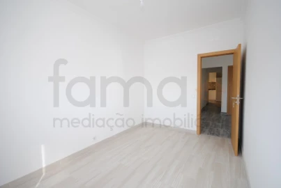 Apartamento T2 para Arrendamento em São Domingos de Rana