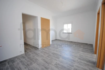 Apartamento T2 para Arrendamento em São Domingos de Rana