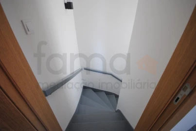 Apartamento T2 para Arrendamento em São Domingos de Rana