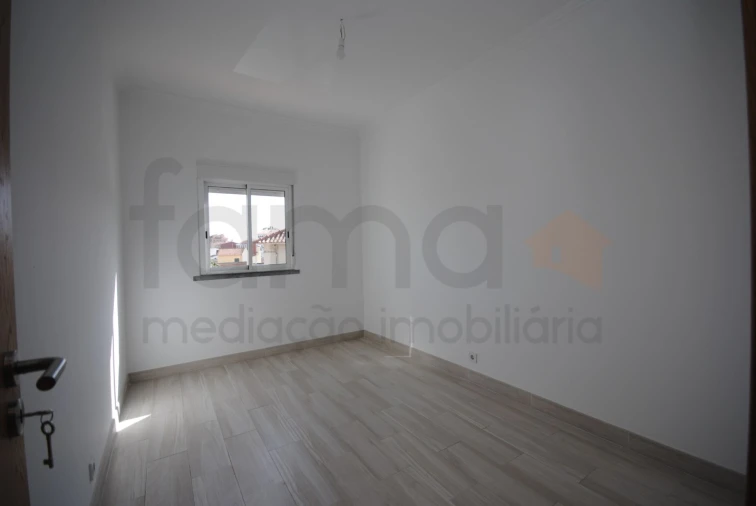 Apartamento T2 para Arrendamento em São Domingos de Rana Foto 16