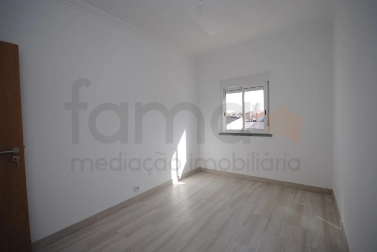 Apartamento T2 para Arrendamento em São Domingos de Rana Foto 17