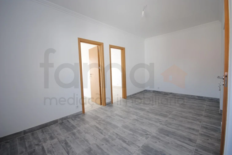 Apartamento T2 para Arrendamento em São Domingos de Rana Foto 24