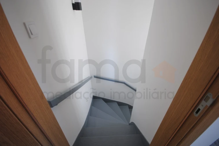 Apartamento T2 para Arrendamento em São Domingos de Rana Foto 27
