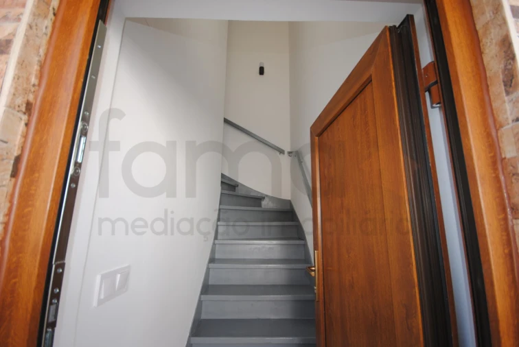 Apartamento T2 para Arrendamento em São Domingos de Rana Foto 28