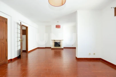 Apartamento T3 para Venda em Carregado e Cadafais