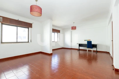 Apartamento T3 para Venda em Carregado e Cadafais