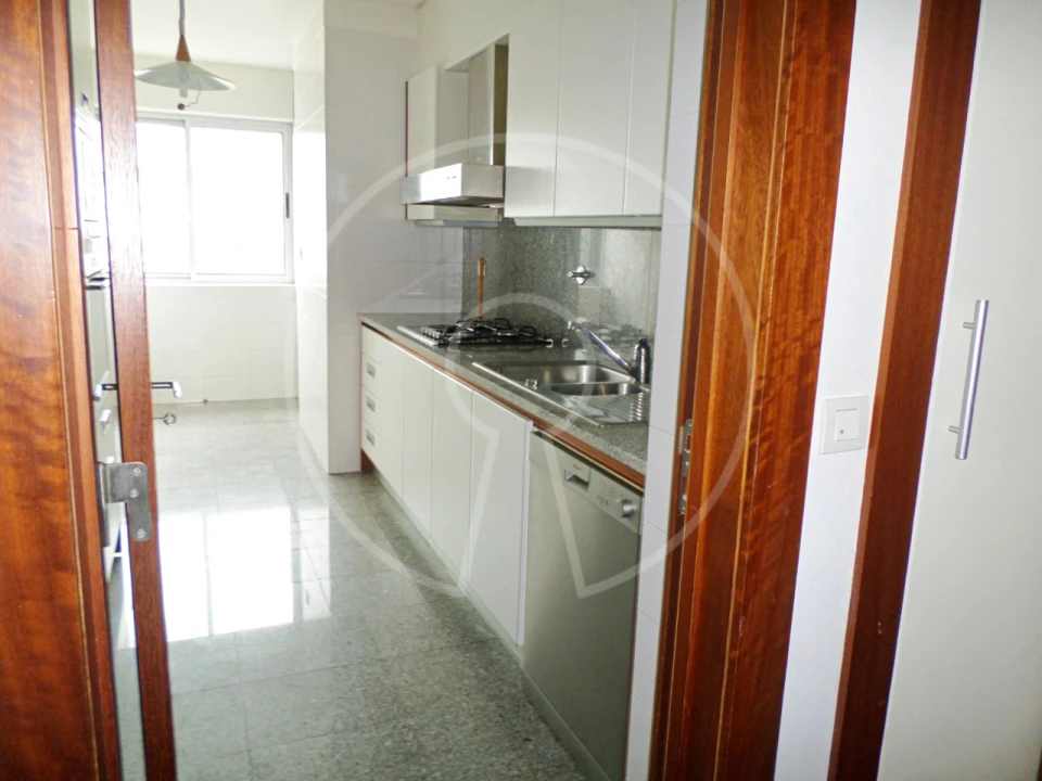 Apartamento T1 para Arrendamento em Santa Clara Foto 6