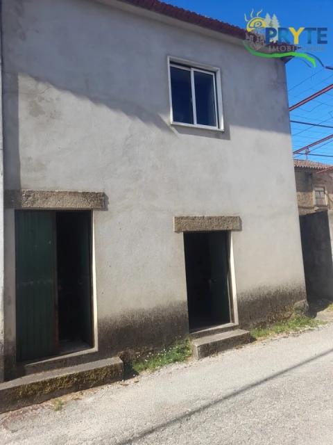Moradia T3 para Venda em Castanheira de Pêra e Coentral