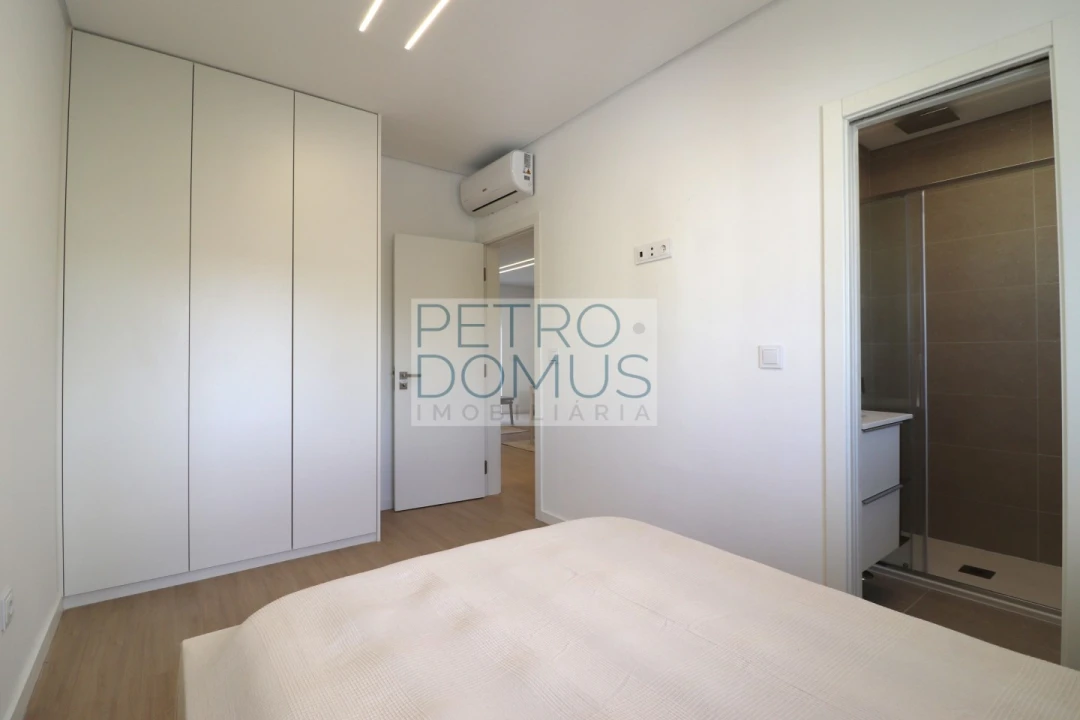 Apartamento T3 para Venda em Almada, Cova da Piedade, Pragal e Cacilhas Foto 24