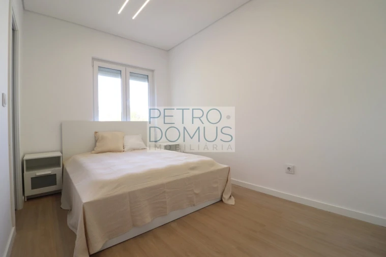 Apartamento T3 para Venda em Almada, Cova da Piedade, Pragal e Cacilhas Foto 23