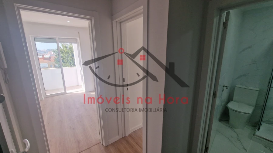 Apartamento T2 para Venda em Venteira Foto 8