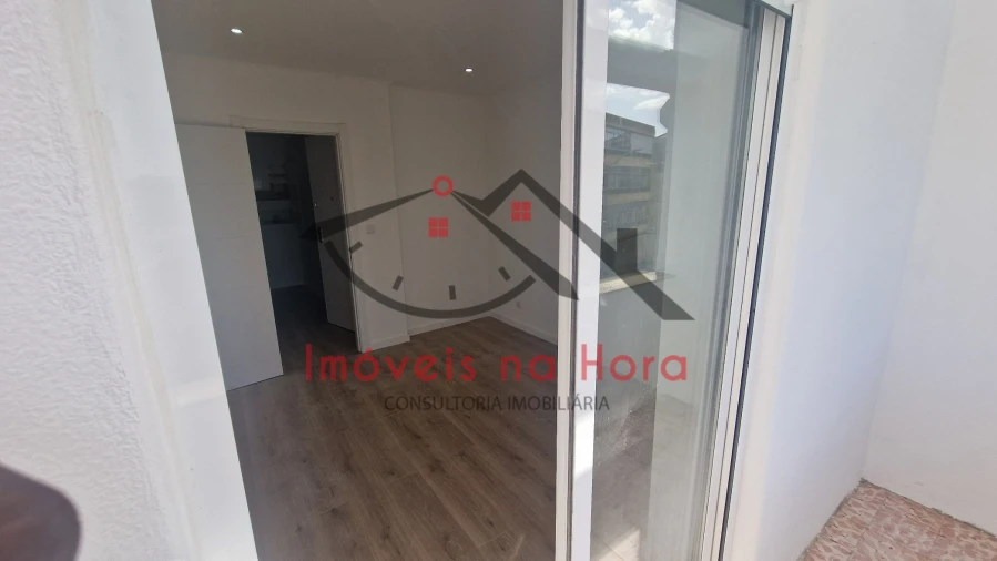 Apartamento T2 para Venda em Venteira Foto 13