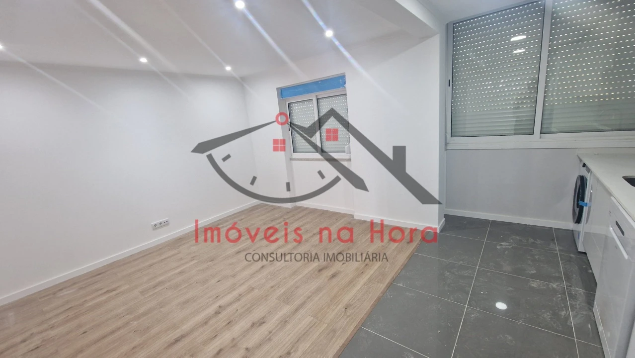 Apartamento T2 para Venda em Venteira Foto 2