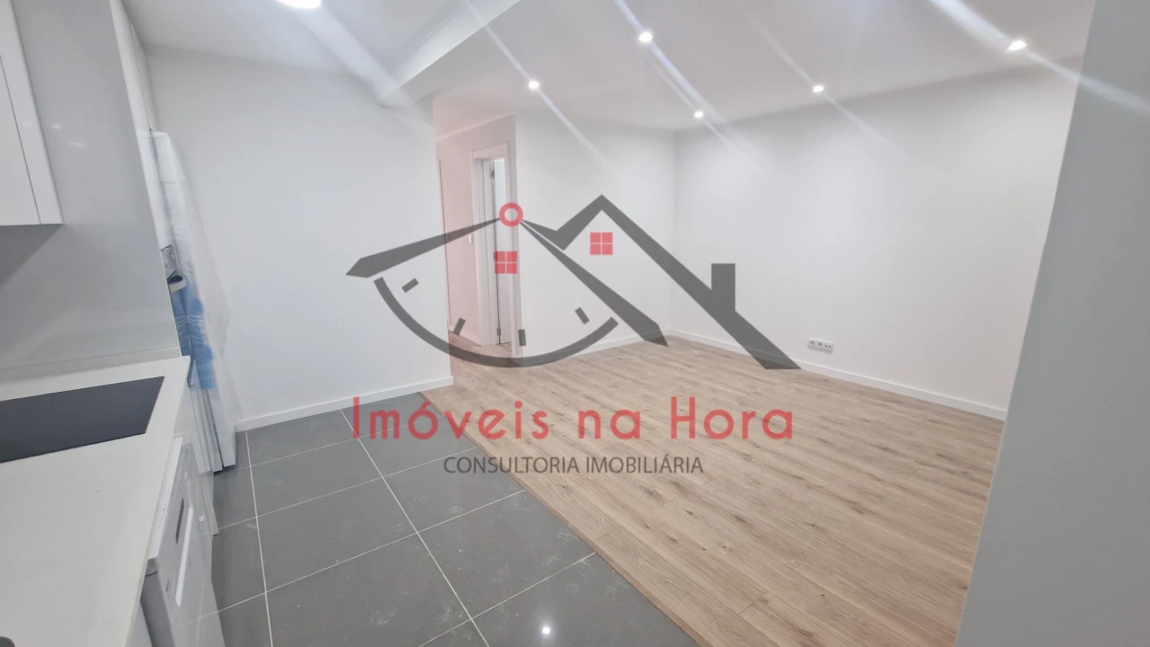 Apartamento T2 para Venda em Venteira Foto 3