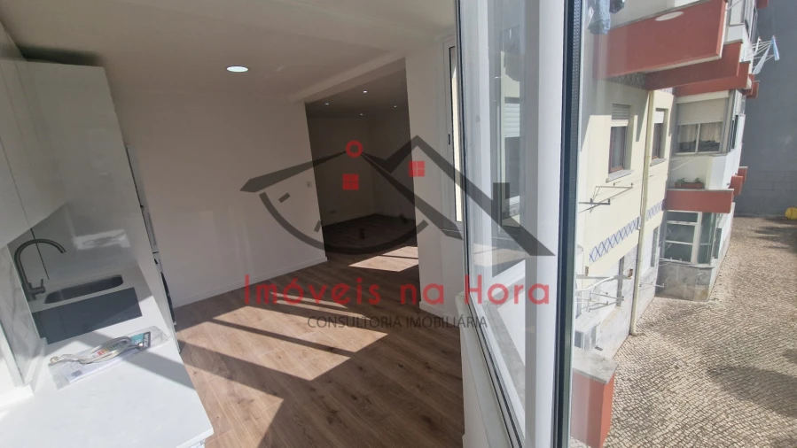 Apartamento T3 para Venda em Venteira Foto 3
