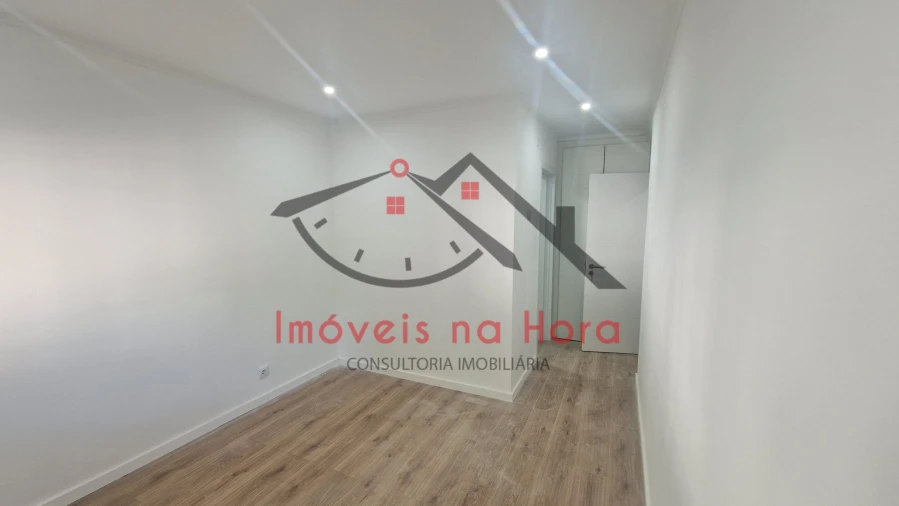 Apartamento T3 para Venda em Venteira Foto 17