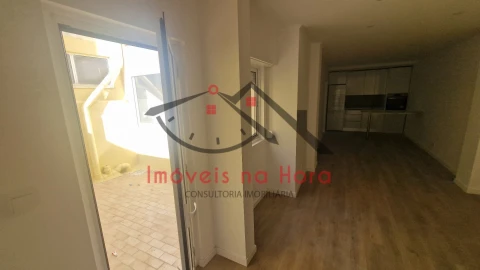 Apartamento T2 para Venda em Falagueira-Venda Nova