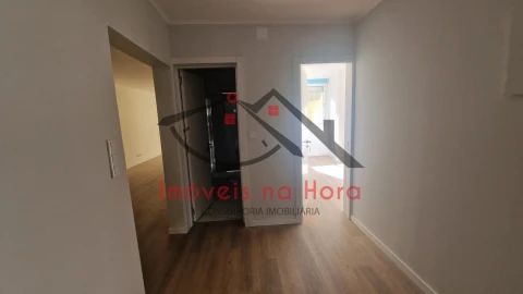Apartamento T2 para Venda em Falagueira-Venda Nova