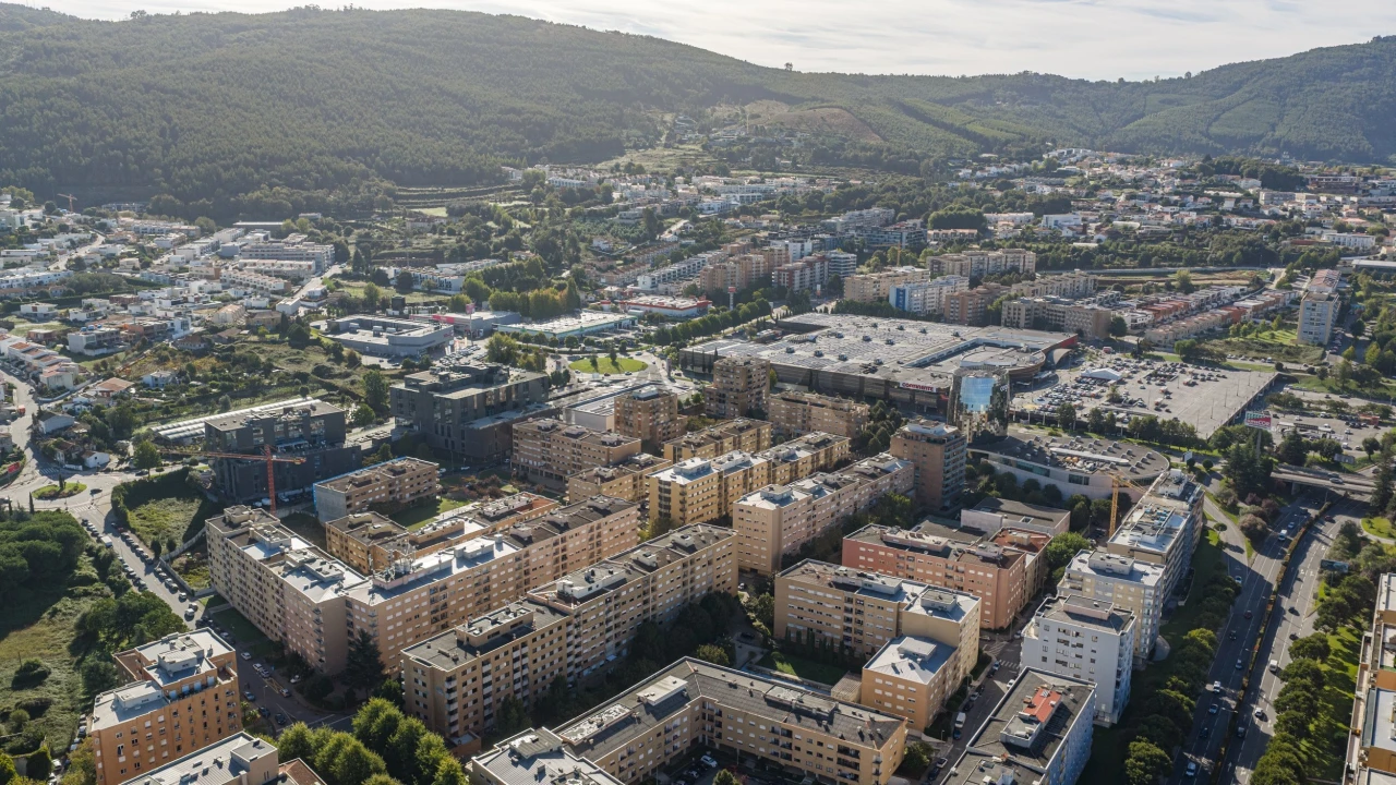 Apartamento T4 para Venda em Nogueira, Fraião e Lamaçães Foto 5