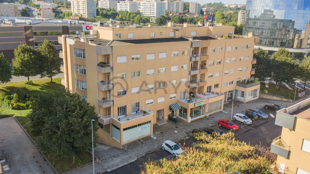 Apartamento T4 para Venda em Nogueira, Fraião e Lamaçães Foto 1