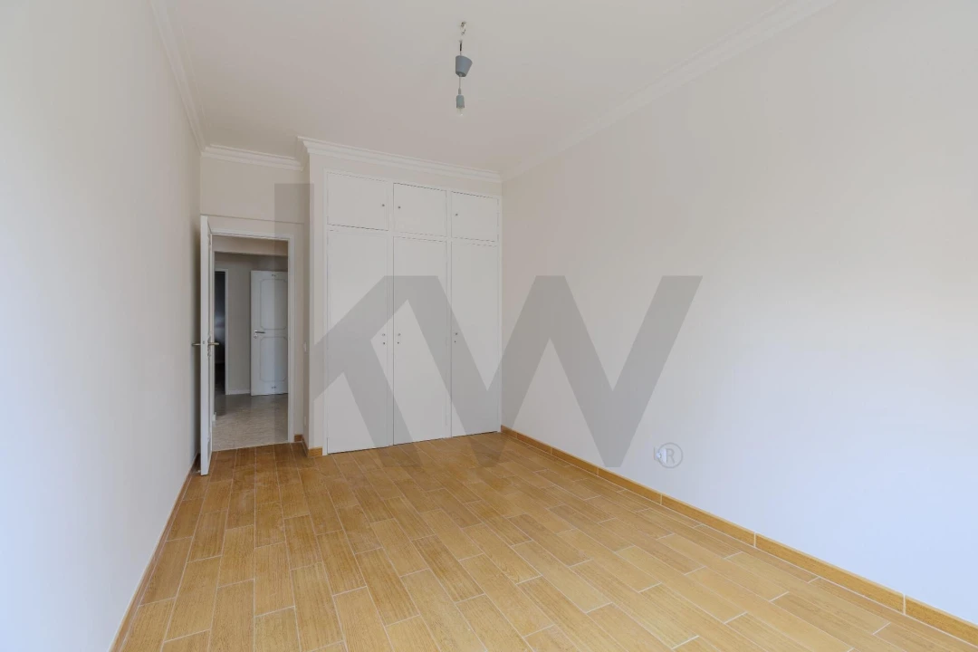 Apartamento T2 para Arrendamento em Rio de Mouro Foto 3