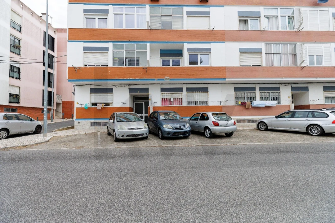 Apartamento T2 para Arrendamento em Rio de Mouro Foto 21