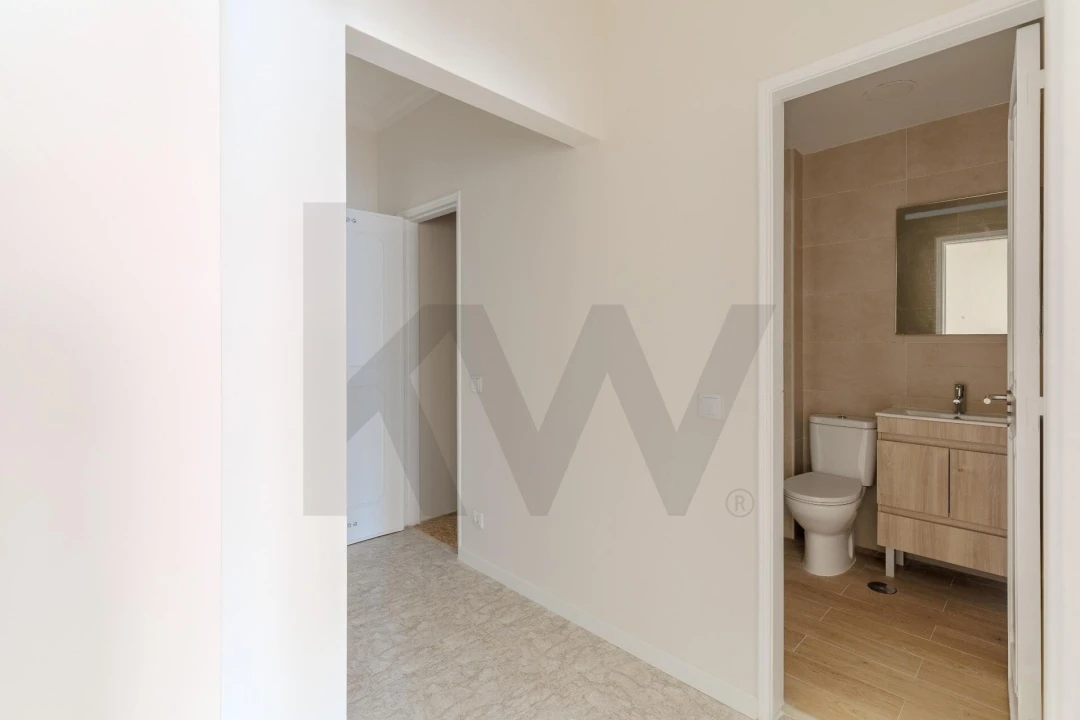 Apartamento T2 para Arrendamento em Rio de Mouro Foto 9
