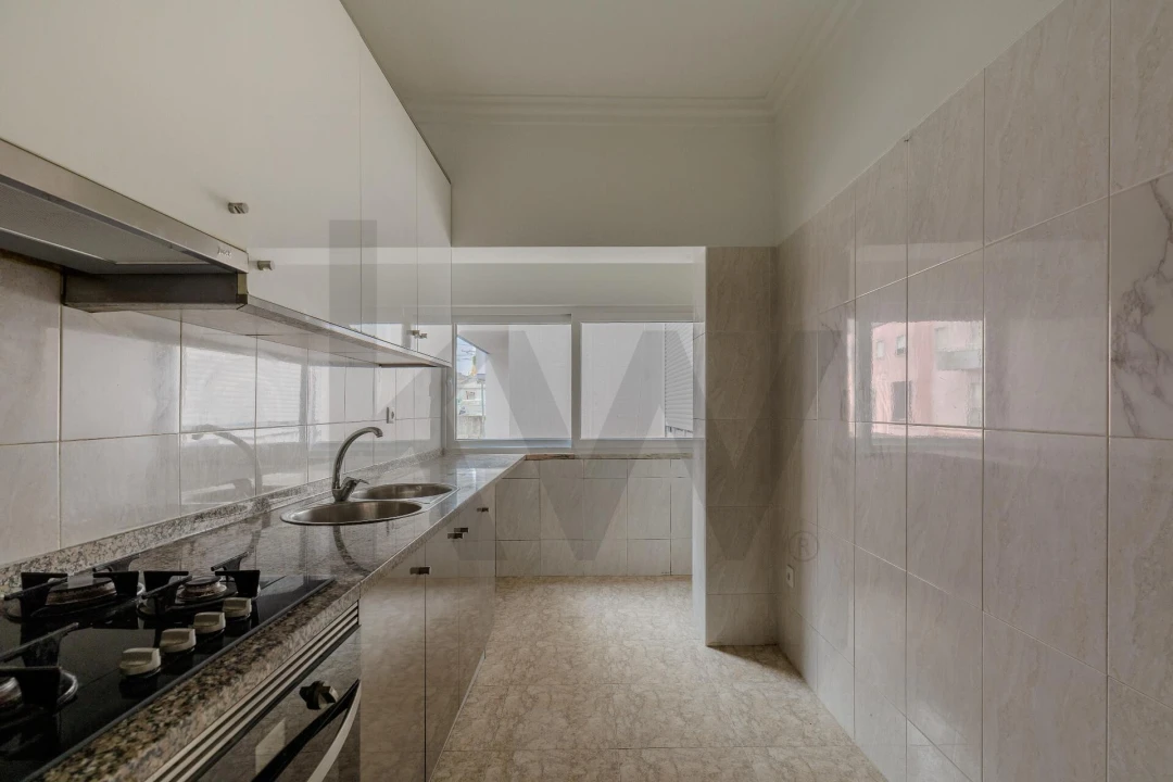 Apartamento T2 para Arrendamento em Rio de Mouro Foto 16