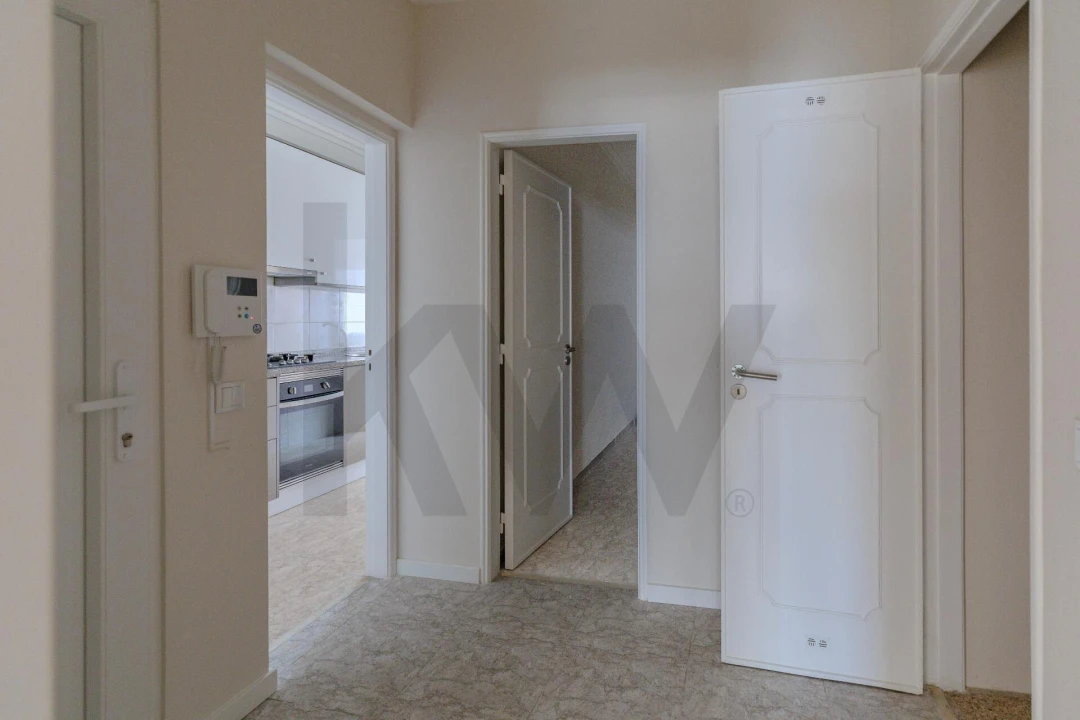Apartamento T2 para Arrendamento em Rio de Mouro Foto 11
