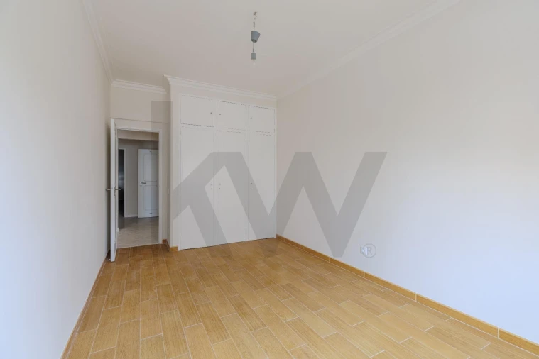 Apartamento T2 para Arrendamento em Rio de Mouro Foto 3