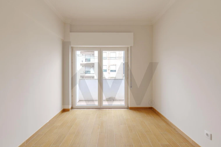Apartamento T2 para Arrendamento em Rio de Mouro Foto 6