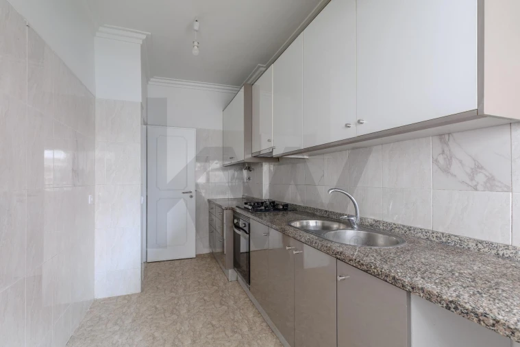 Apartamento T2 para Arrendamento em Rio de Mouro Foto 17
