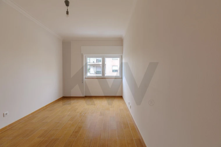 Apartamento T2 para Arrendamento em Rio de Mouro Foto 2