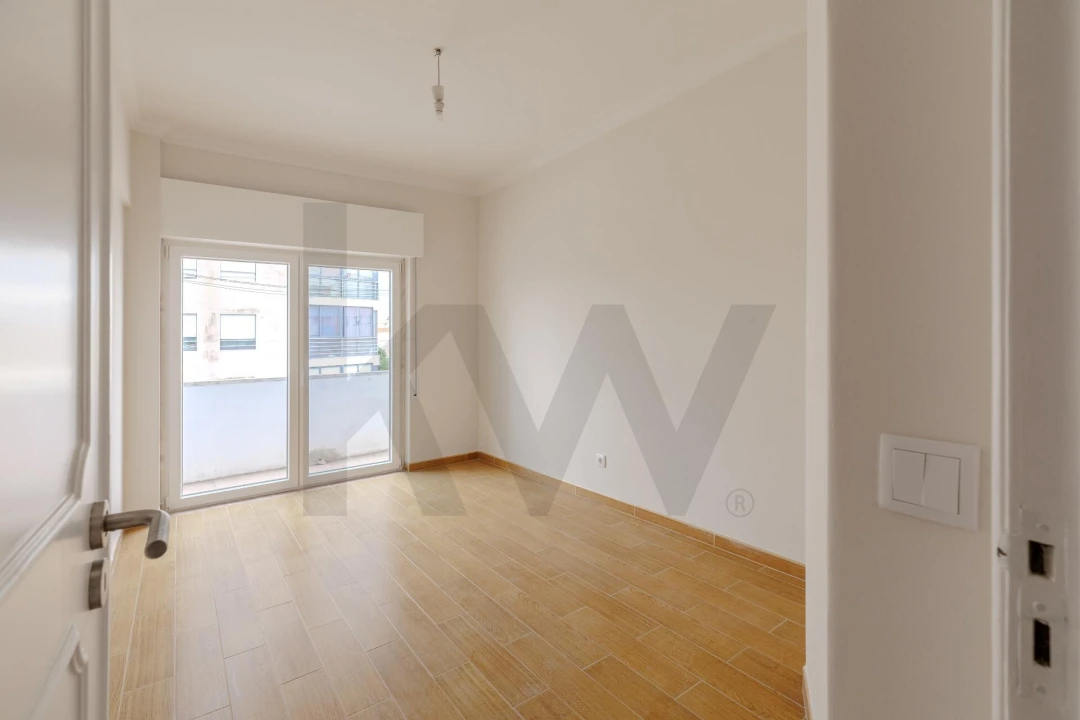Apartamento T2 para Arrendamento em Rio de Mouro Foto 5